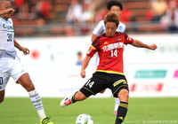 冷静にゴールに流し込み、今季4点目となるゴールを決めた金子 昌広（金沢）【明治安田Ｊ２ 第33節 金沢vs群馬】