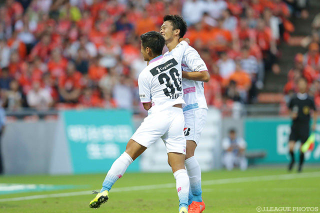 開始6分に先制のPKを決めた富山 貴光（鳥栖）【明治安田Ｊ１ 2nd 第13節 大宮vs鳥栖】