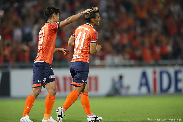 58分に2試合連続となる同点ゴールを決めた家長 昭博（大宮）【明治安田Ｊ１ 2nd 第13節 大宮vs鳥栖】