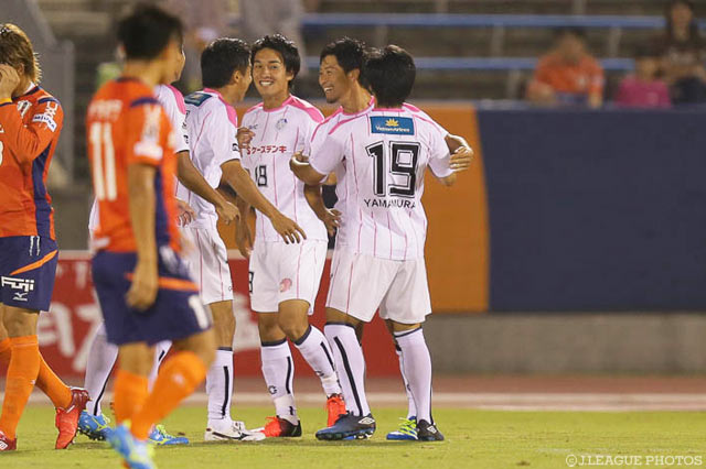 4分に佐藤 和弘のゴールで幸先良く先制した水戸【明治安田Ｊ２ 第33節 愛媛vs水戸】