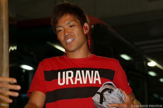 スタジアム入りする西川 周作（浦和）この一戦は日本代表GK対決となる【明治安田Ｊ１ 2nd 第14節 浦和vsＧ大阪】