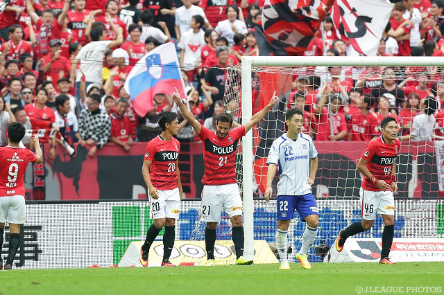 ゴールラッシュを締め括る4点目を決めたズラタン（浦和）【明治安田Ｊ１ 2nd 第14節 浦和vsＧ大阪】