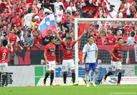 ゴールラッシュを締め括る4点目を決めたズラタン（浦和）【明治安田Ｊ１ 2nd 第14節 浦和vsＧ大阪】