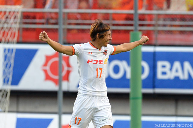 豪快なシュートでこの試合自身2点目を決めた横谷 繁（大宮）【明治安田Ｊ１ 2nd 第14節 鹿島vs大宮】