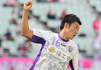 今季4点目を決め、試合を振り出しに戻した鮫島 晃太（藤枝）【明治安田Ｊ３ 第24節 Ｃ大23vs藤枝】