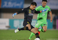 ファインセーブを見せた中村 航輔（柏）【明治安田Ｊ１ 2nd 第14節 湘南vs柏】