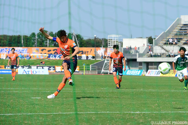 PKを2本決め、3試合ぶりの白星に導いた佐藤悠希（長野）【明治安田Ｊ３ 第24節 相模原vs長野】