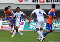 Ｊリーグ初得点となる強烈な同点ミドルを突き刺した畑 潤基（長崎）【明治安田Ｊ２ 第34節 長崎vs徳島】