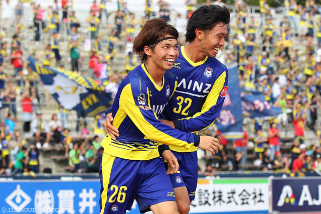 華麗な先制ゴールを挙げた瀬川 祐輔（群馬）【明治安田Ｊ２ 第34節 群馬vs千葉】