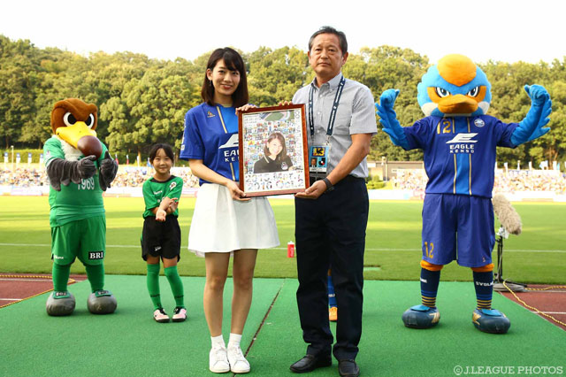 町田に来場したサトミキは今日でＪリーグ全53クラブ訪問を達成！【明治安田Ｊ２ 第34節 町田vs東京Ｖ】