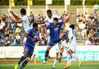 激しい空中戦を展開した両チーム【明治安田Ｊ２ 第34節 町田vs東京Ｖ】