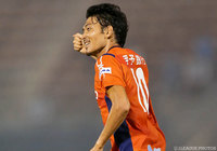 試合を決定づける3点目を押し込んだ瀬沼 優司（愛媛）【明治安田Ｊ２ 第34節 愛媛vs横浜FC】