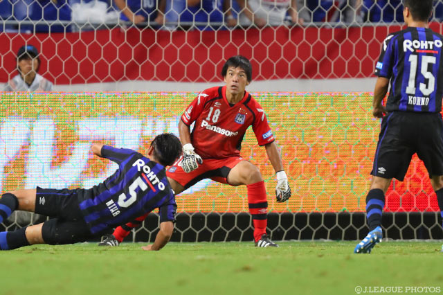 鋭い反応でピンチをしのぎ、ゴールを死守した藤ヶ谷 陽介（Ｇ大阪）【ＹＬＣ 準決勝 第1戦 Ｇ大阪vs横浜FM】