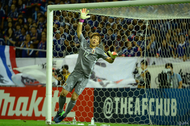 体を張ったプレーでピンチを救った西川 周作（浦和）【ロシアＷ杯 アジア最終予選 日本vsイラク】