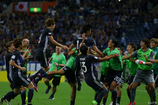 喜びを爆発させるメンバー。日本がイラクに劇的な勝利を飾った【ロシアＷ杯 アジア最終予選 日本vsイラク】
