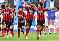 5分にヘイスの鮮やかなボレーシュートで先制した札幌【明治安田Ｊ２ 第35節 札幌vs水戸】