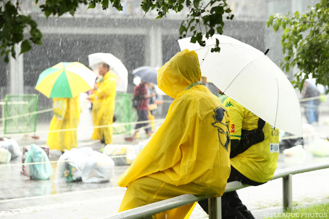 「なんか京都戦の時って、よく雨になる気がする…」【明治安田Ｊ２ 第35節 千葉vs京都】