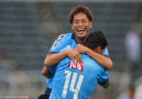 力強いドリブルから先制点をアシストした津田 知宏（横浜FC）【明治安田Ｊ２ 第35節 横浜FCvs長崎】