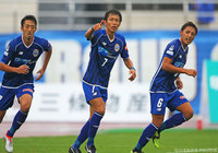 ダイビングヘッドで執念の同点ゴールを決めた松岡 亮輔（山形）【明治安田Ｊ２ 第35節 山形vs愛媛】