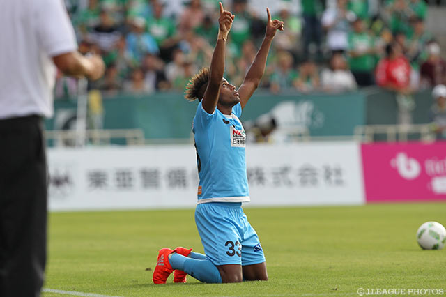 レオミネイロのゴールで1点差に詰め寄った岐阜【明治安田Ｊ２ 第35節 Ｃ大阪vs岐阜】