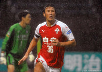 終盤に惜しいヘディングシュートを放った巻 誠一郎（熊本）【明治安田Ｊ２ 第35節 熊本vs群馬】