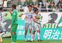 試合開始早々の1分に先制ゴールを決めた小松 塁（北九州）【明治安田Ｊ２ 第35節 東京Ｖvs北九州】