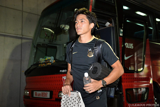 気合の入った表情でスタジアム入りする高木 俊幸（浦和）【ＹＬＣ 準決勝 第2戦 浦和vsFC東京】