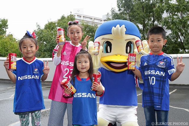 お菓子を手に横浜FMの応援へ！【ＹＬＣ 準決勝 第2戦 横浜FMvsＧ大阪】