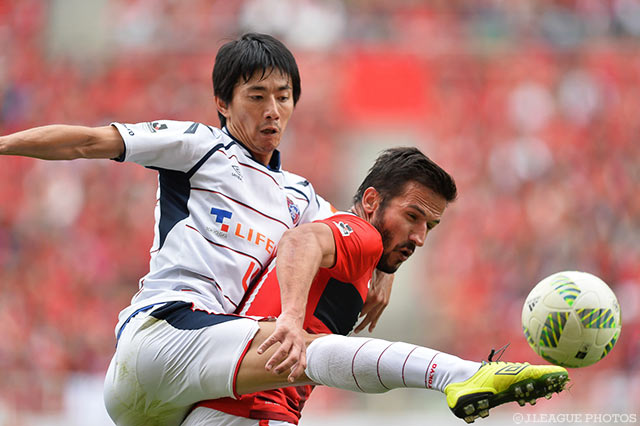 共に交代出場で火花を散らした高橋 秀人（FC東京）とズラタン（浦和）【ＹＬＣ 準決勝 第2戦 浦和vsFC東京】