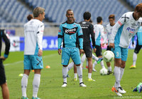 アデミウソン（Ｇ大阪）もリラックスした表情で練習に登場【ＹＬＣ 決勝前日練習】