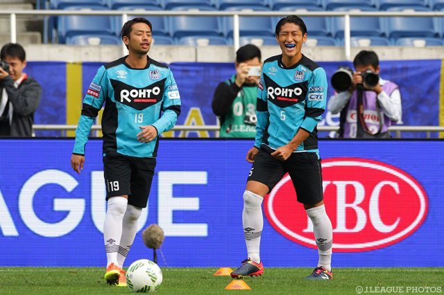 笑顔の大森 晃太郎（Ｇ大阪）と丹羽 大輝【ＹＬＣ 決勝前日練習】
