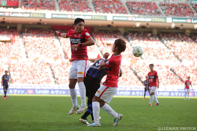 アデミウソン（Ｇ大阪）に対し浦和ディフェンスは２人がかりで応戦【ＹＬＣ 決勝 Ｇ大阪vs浦和】