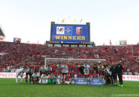 悲願のタイトル獲得の喜びををファンと分かち合う浦和の選手たち【ＹＬＣ 決勝 Ｇ大阪vs浦和】