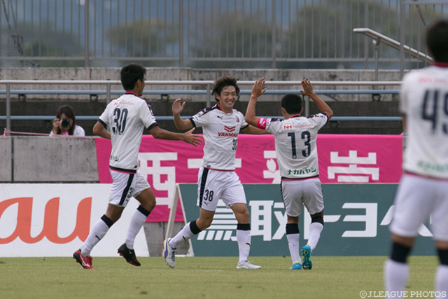 今季4点目となる先制点を挙げ、勝利に貢献した西本 雅崇（C大23）【明治安田Ｊ３ 第25節 鳥取vsＣ大23】