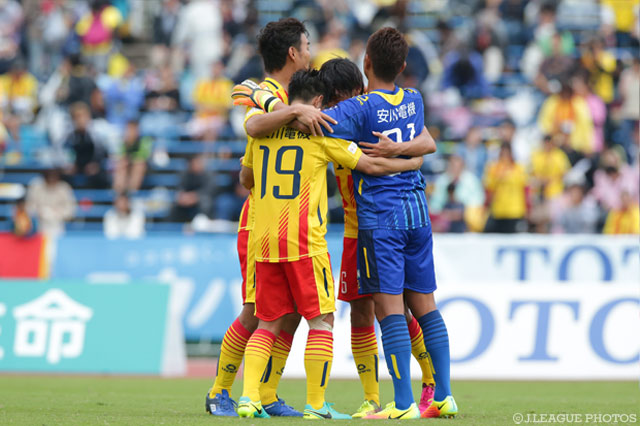 ホームでは第21節以来の勝利を手にした北九州【明治安田Ｊ２ 第36節 北九州vs讃岐】