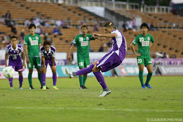 土壇場でPKを決め、決勝点を奪ったアンドレイ（京都）【明治安田Ｊ２ 第36節 京都vs岐阜】