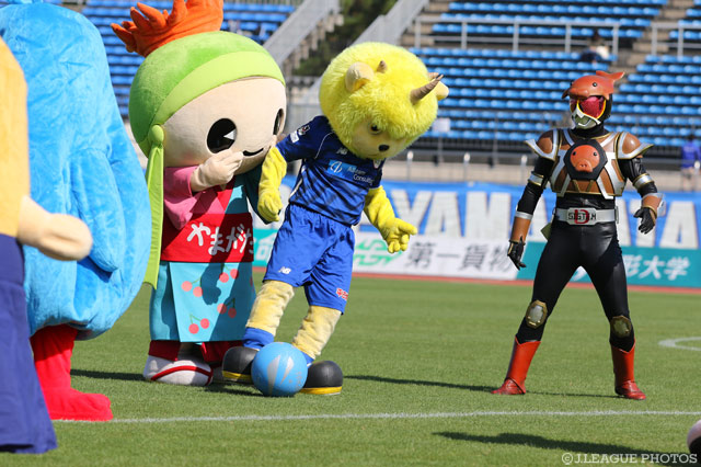 華麗なボール捌きを見せるディーオ【明治安田Ｊ２ 第36節 山形vs東京Ｖ】