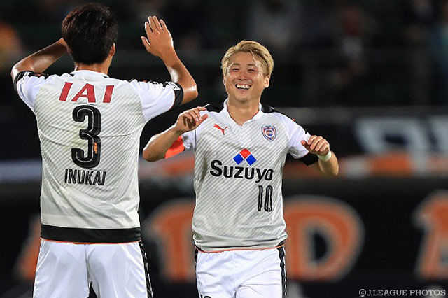 今季15点目となるゴールを決めた大前 元紀（清水）【明治安田Ｊ２ 第36節 金沢vs清水】