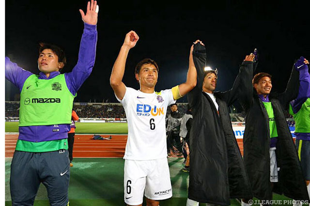 圧巻の逆転劇で先勝し、ホームでの第2戦に挑む広島【王者の系譜 2015年 広島】