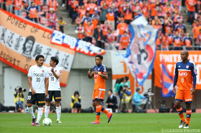 得意のドリブルから今季10点目を決めたラファエル シルバ（新潟）【明治安田Ｊ１ 2nd 第15節 新潟vs浦和】