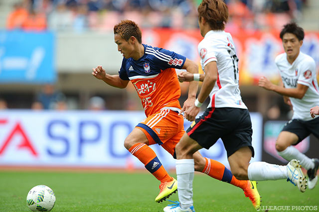 正確なクロスでチャンスを演出した小泉 慶（新潟）【明治安田Ｊ１ 2nd 第15節 新潟vs浦和】