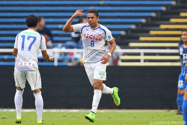 今季初得点となる殊勲の同点弾を決めたダヴィ（甲府）【明治安田Ｊ１ 2nd 第15節 福岡vs甲府】