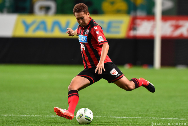 華麗なFKで1点を返した福森 晃斗（札幌）【明治安田Ｊ２ 第37節 札幌vs東京Ｖ】