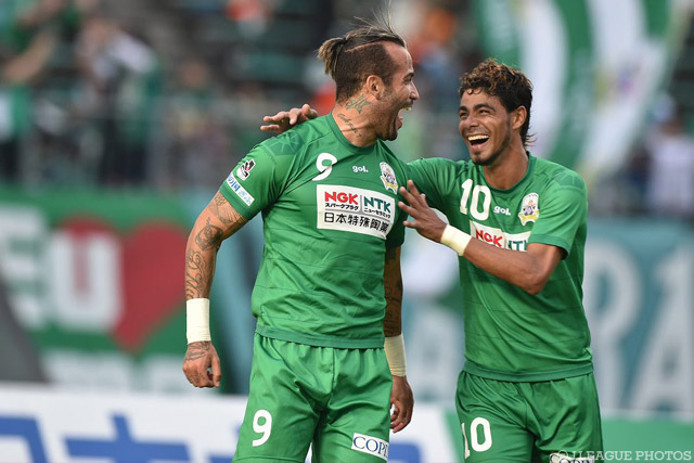 FKを頭で合わせ、先制ヘッドを決めたエヴァンドロ（岐阜）【明治安田Ｊ２ 第37節 岐阜vs町田】