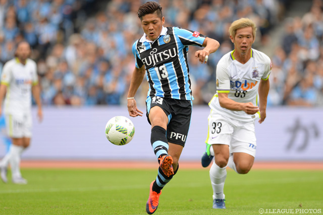 厳しいマークを受けシュートゼロに抑えられた大久保 嘉人（川崎Ｆ）【明治安田Ｊ１ 2nd 第15節 川崎Ｆvs広島】