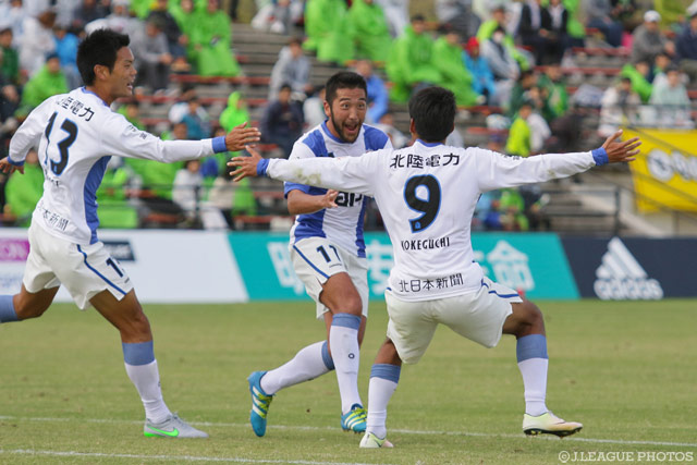 試合終了間際に劇的決勝ゴールを決めた三上 陽輔（富山）【明治安田Ｊ３ 第26節 鳥取vs富山】