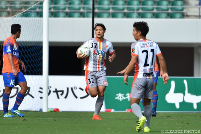 中山 仁斗の今季11ゴール目で1点差に詰め寄った山口【明治安田Ｊ２ 第37節 長崎vs山口】