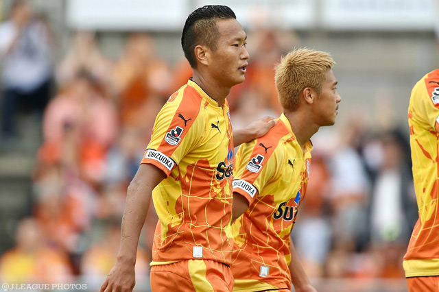 今季21得点目をPKで決めた鄭 大世（清水）【明治安田Ｊ２ 第37節 清水vs北九州】