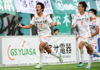 好調を維持している阪野 豊史（#17）の得点で先制した愛媛【明治安田Ｊ２ 第37節 松本vs愛媛】