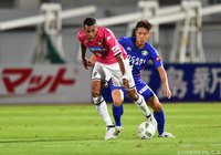 タイトなマークを受け、無得点に終わったエウトン（千葉）【明治安田Ｊ２ 第37節 徳島vs千葉】